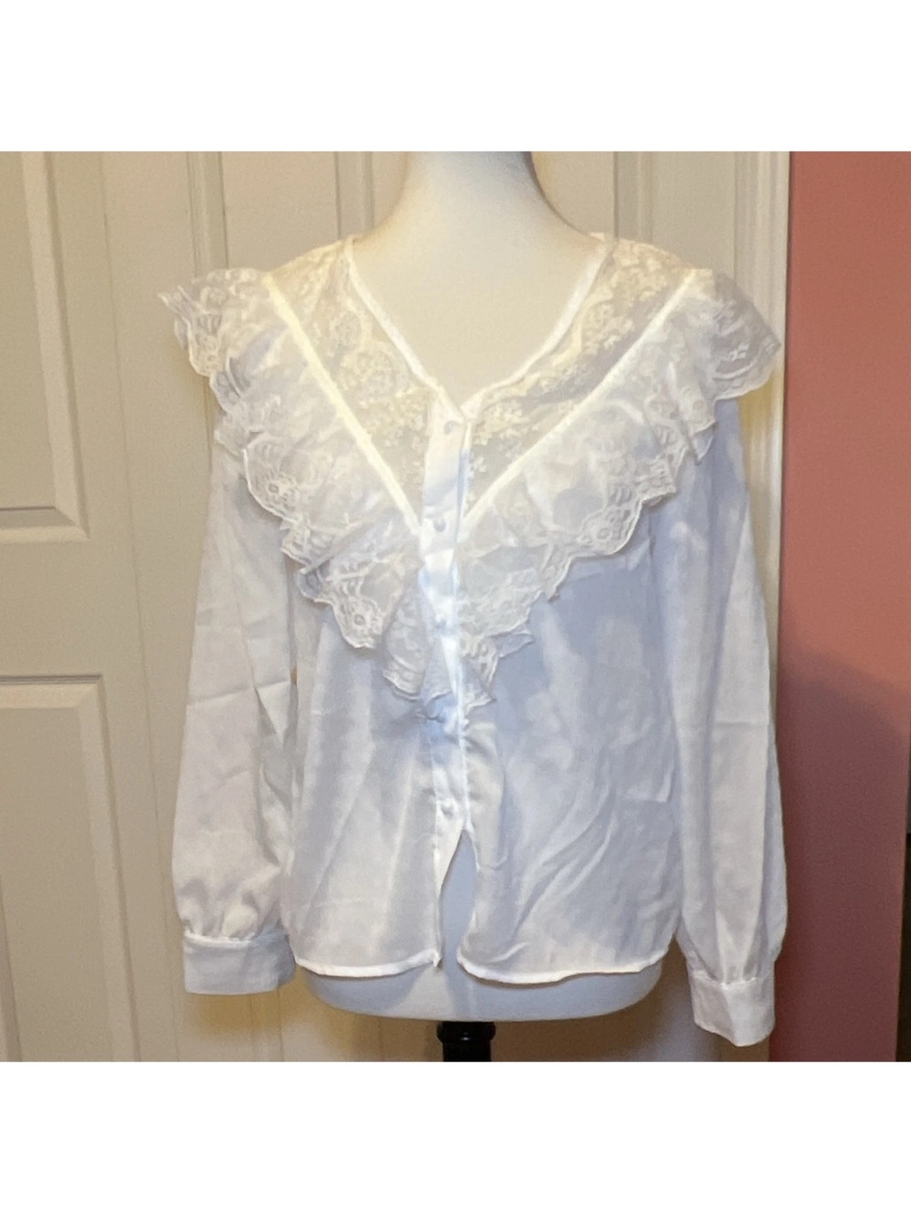 Nasty Gal Women's White V-Neck Lace Ruffle Button Front Long Sleeve Blouse 6